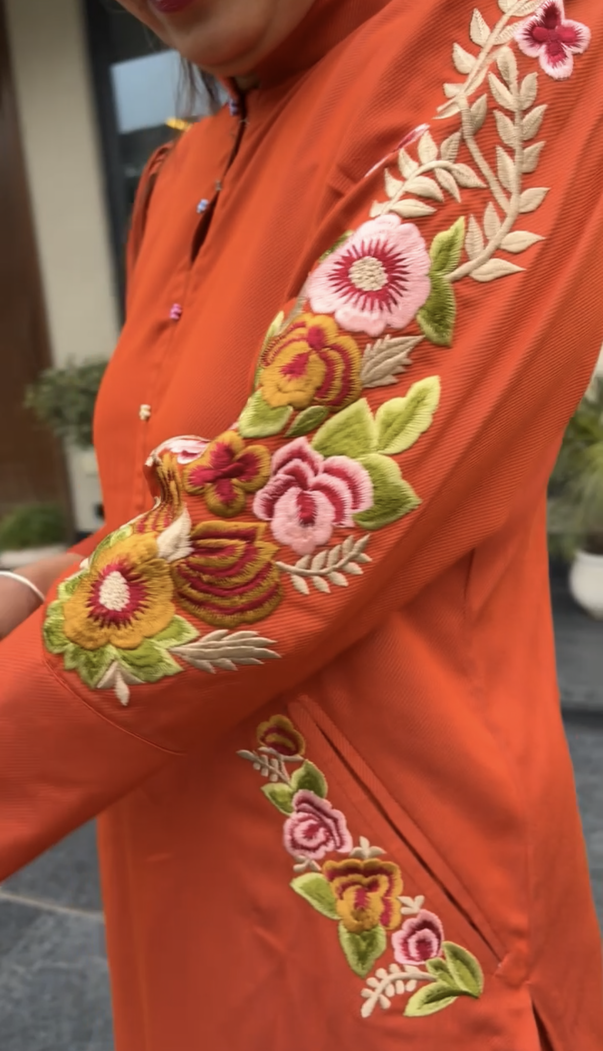 Cord set with heavy machine work on sleeves