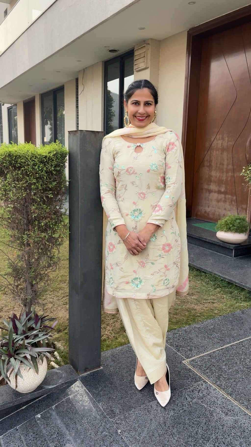 Handwork and machine work mix suit