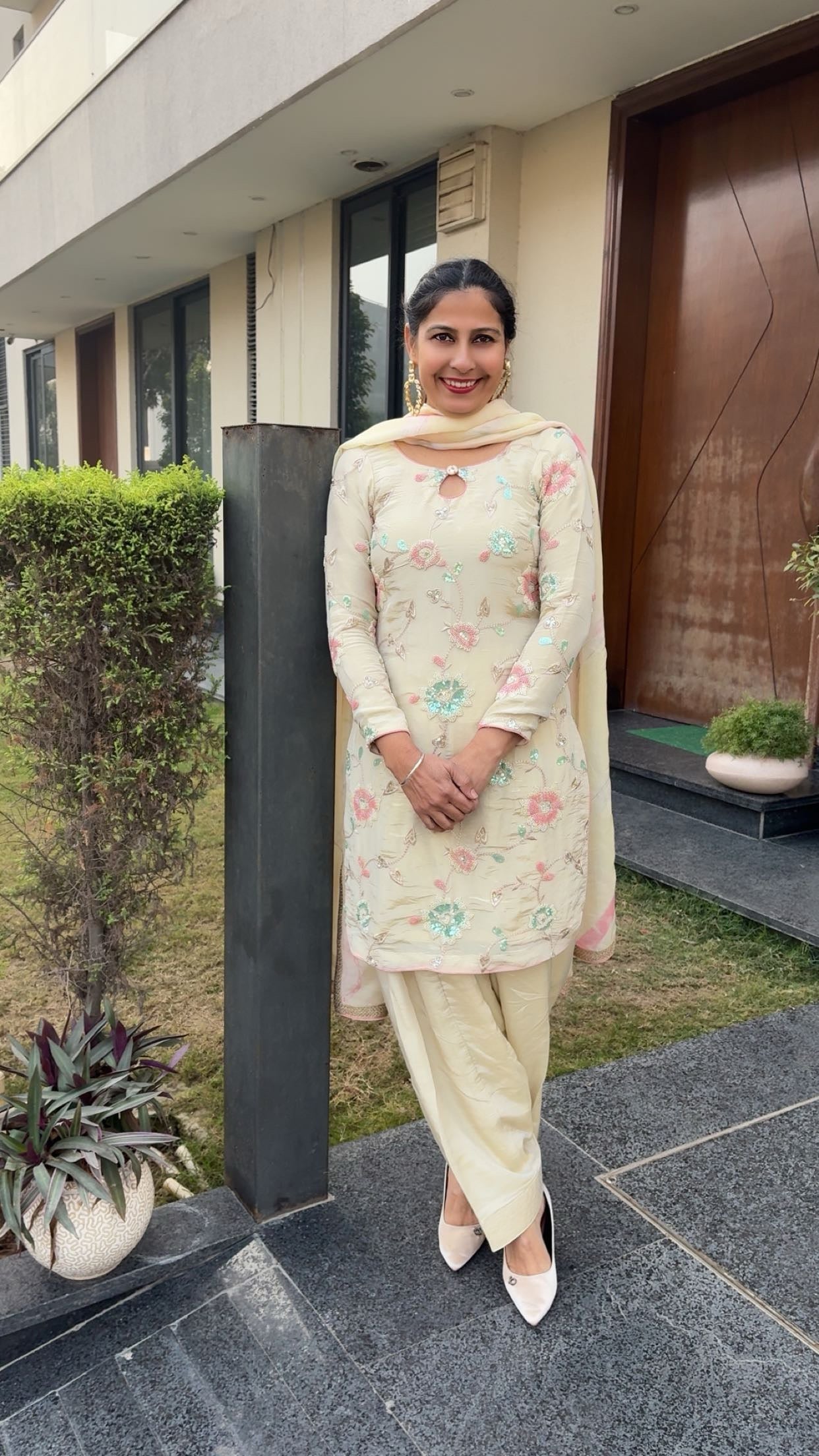 Handwork and machine work mix suit